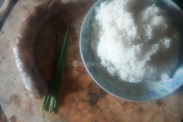 香肠炒饭的做法图解1