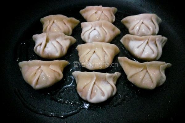 煎速冻饺子的做法图解2