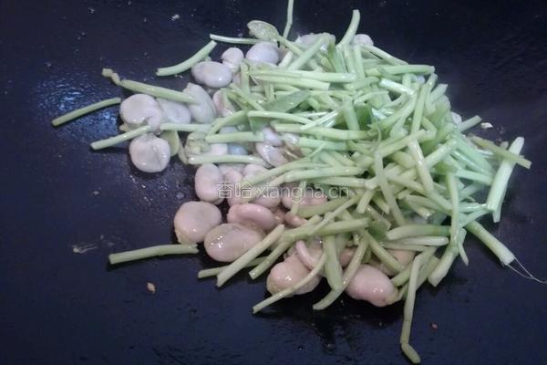 苋菜杆炒蚕豆的做法图解5