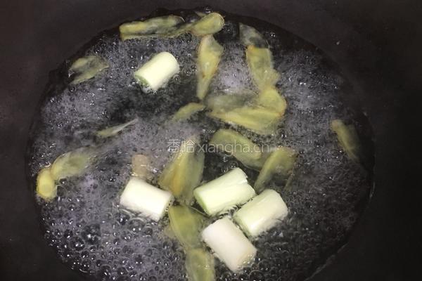 可乐鸡翅＋排骨的做法图解1