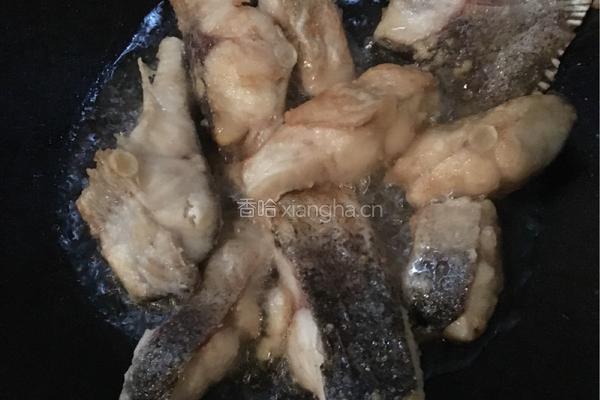 番茄香葱焖鱼尾的做法图解5