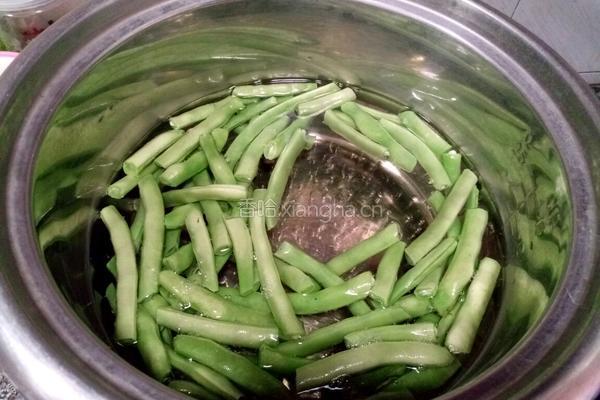 芽菜四季豆的做法图解2