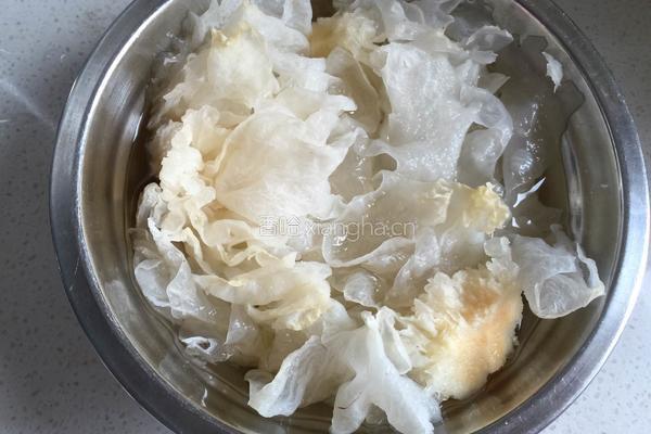 银耳露（豆浆机版）的做法图解1