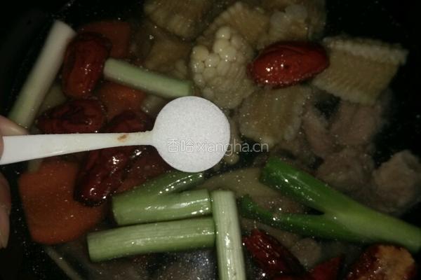 排骨玉米汤的做法图解3