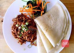 京酱肉丝配鸡蛋饼的做法图解8