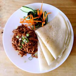京酱肉丝配鸡蛋饼的做法[图]