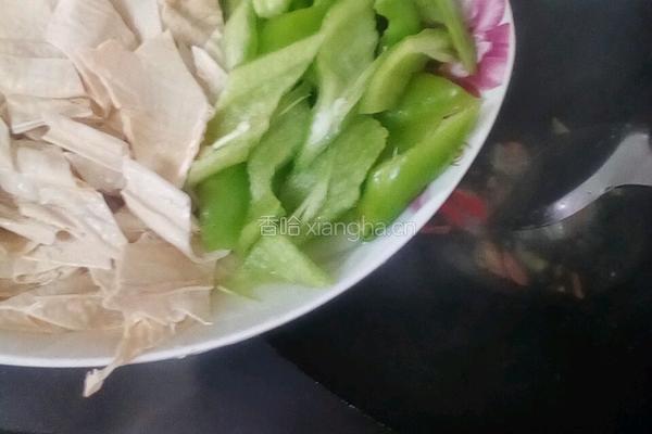 青椒腐竹炒牛肉的做法图解9