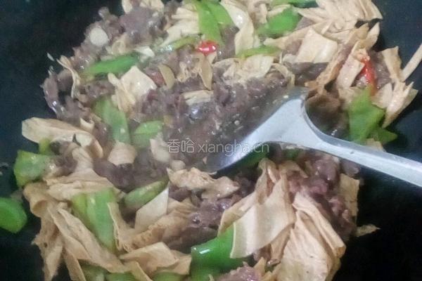 青椒腐竹炒牛肉的做法图解11