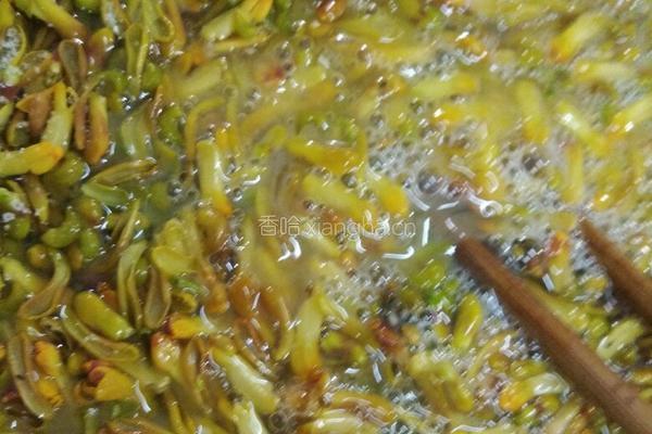 金雀花炒鹅蛋的做法图解3