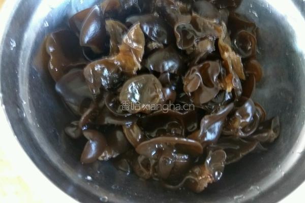 豆腐木耳汤的做法图解3