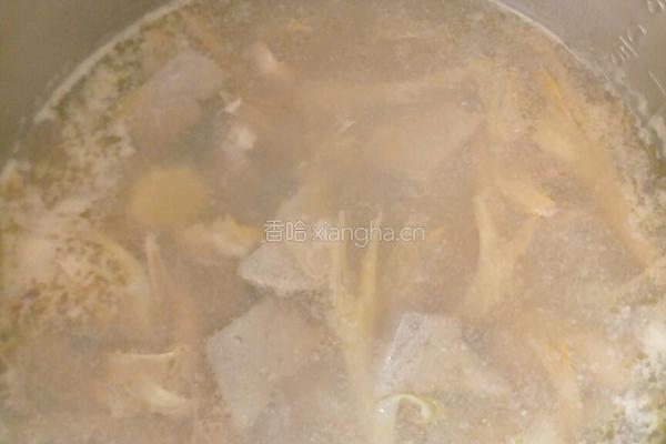 黄花菜猪杂汤的做法图解10