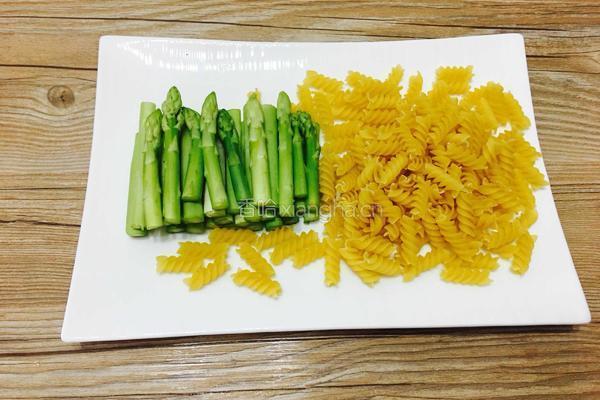 缤纷螺丝意粉的做法图解3