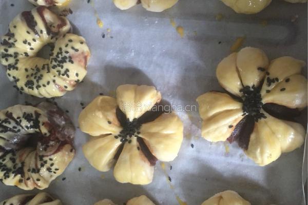 花朵豆沙面包的做法图解12
