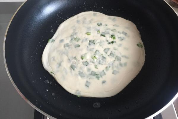 饺皮葱油饼的做法图解9