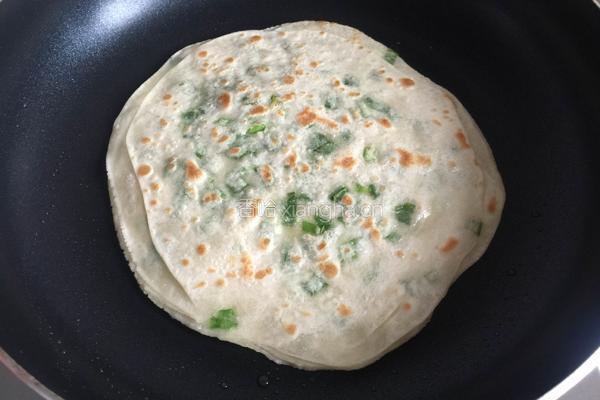 饺皮葱油饼的做法图解10