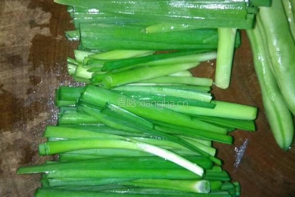 韭菜炒豆芽的做法图解1