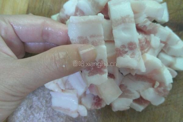 红烧肉茄子的做法图解1