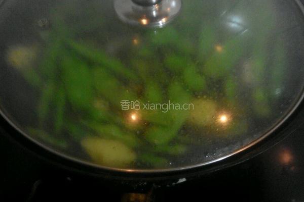五花肉炖豆角土豆的做法图解8