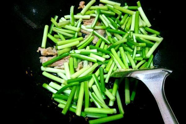 蒜苔炒肉的做法图解5