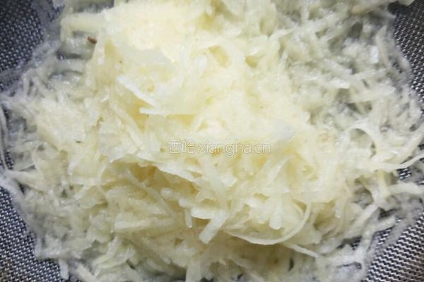 土豆丝饼的做法图解2