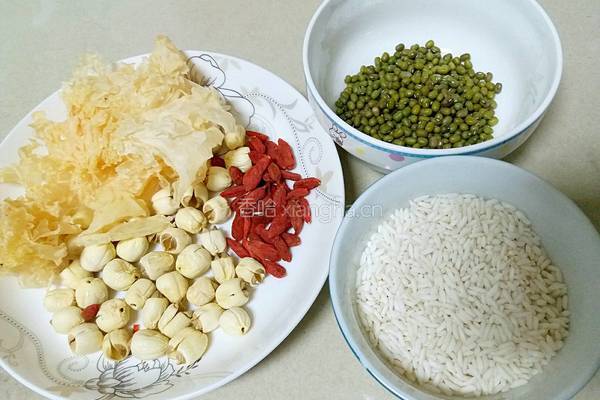 冰糖银莲绿豆粥的做法图解1