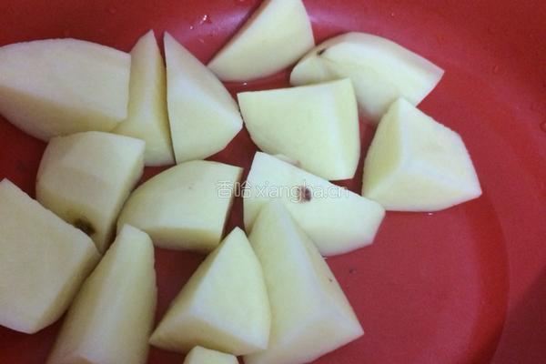 家常土豆炖鸡的做法图解2