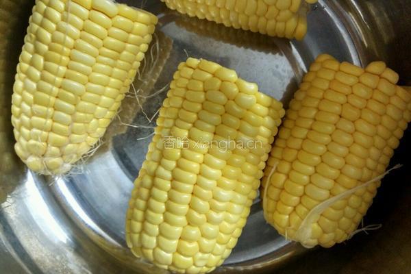 水煮玉米的做法图解2