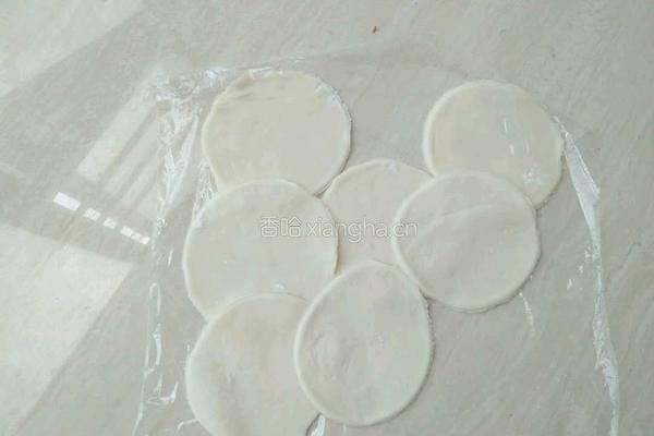 鲜虾饺(含饺子皮的做法)的做法图解4