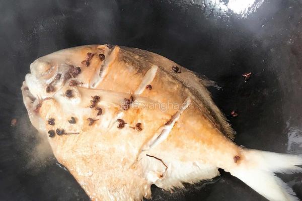 红烧鲳鱼虾仁的做法图解3