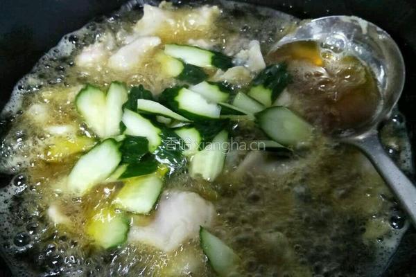 青瓜溜鱼片的做法图解5