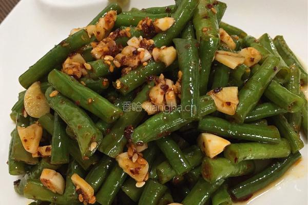 凉拌红油豇豆的做法图解1