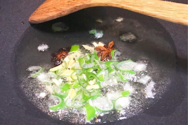 五花肉焖扁豆的做法图解4