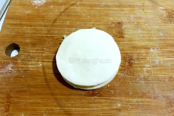 饺子皮葱花饼的做法图解5