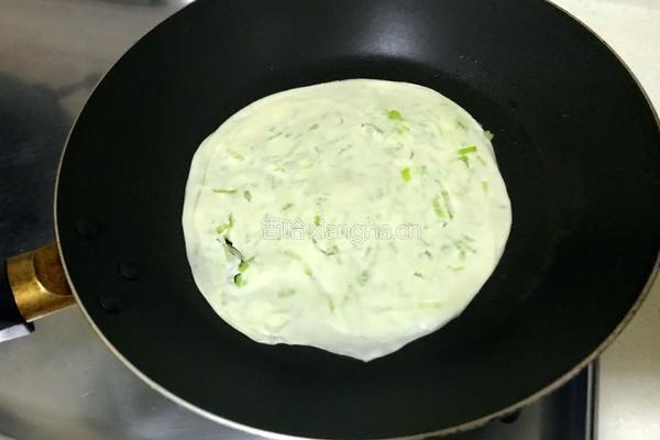 饺子皮葱花饼的做法图解7
