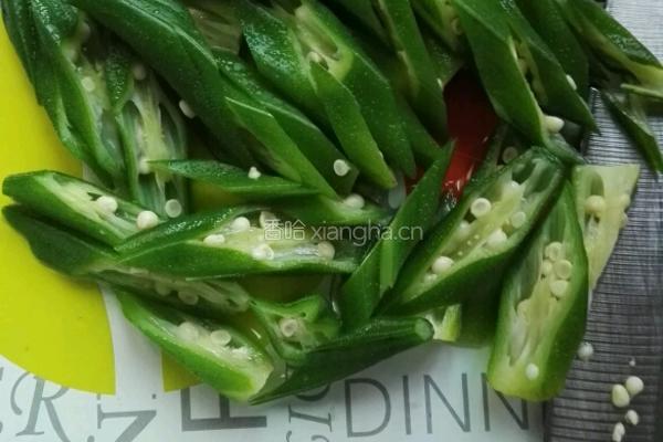 秋葵炒肉的做法图解2