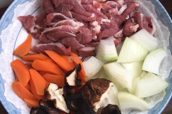 红酒烩羊肉的做法图解1