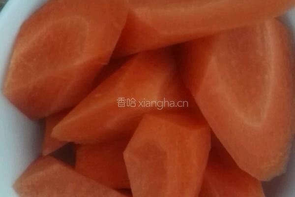 胡萝卜肉皮冻的做法图解2