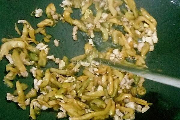 鸡蛋榨菜炒饭的做法图解6