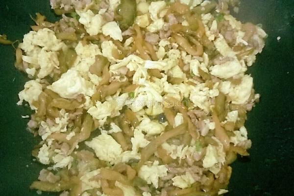 鸡蛋榨菜炒饭的做法图解7