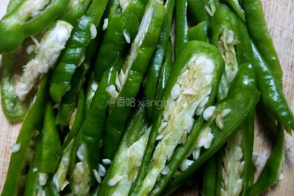 青尖椒炒鸭蛋的做法图解2