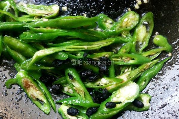 豆施压炒青尖椒的做法图解4