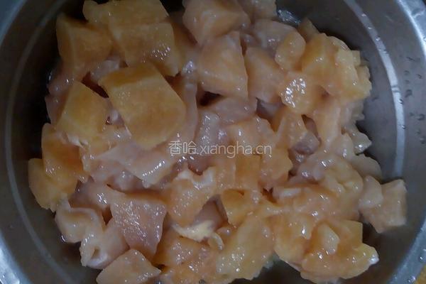 辣子鸡丁的做法图解1