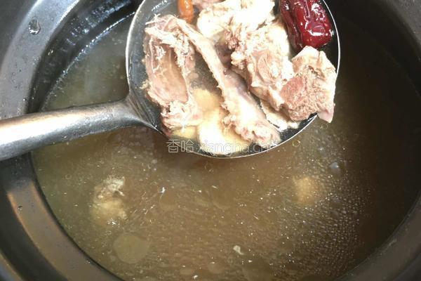 红枣枸杞鸽子汤的做法图解5