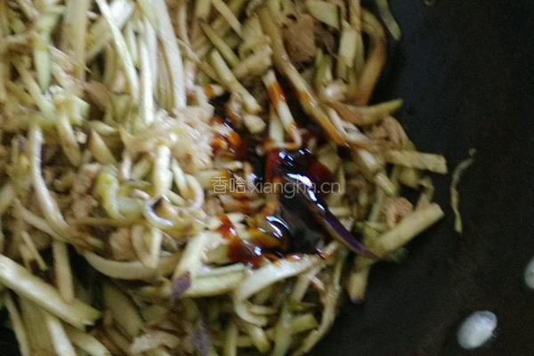 肉丝蚝油茄丝的做法图解7