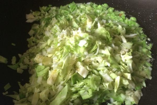 卷心菜炒饭的做法图解4