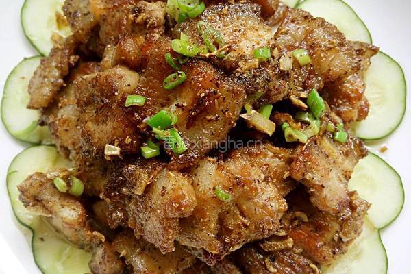 椒盐蒜香五花肉的做法图解4