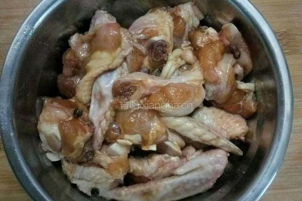 爆炒鸡翅鸡肾的做法图解1