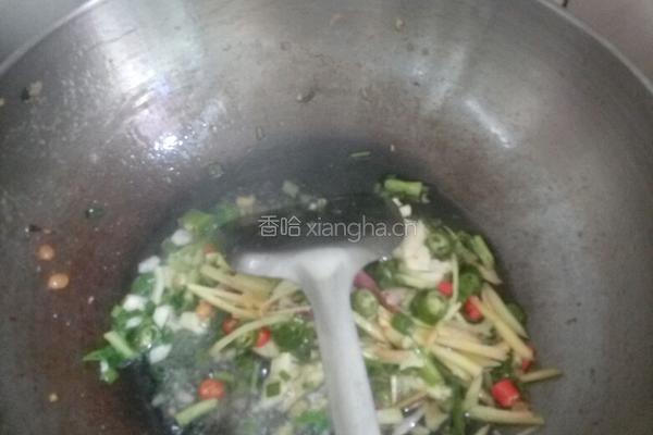 爆炒鸡翅鸡肾的做法图解3
