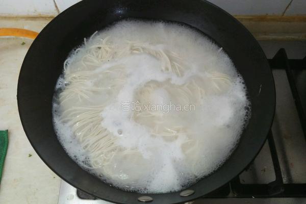 炒挂面的做法图解1
