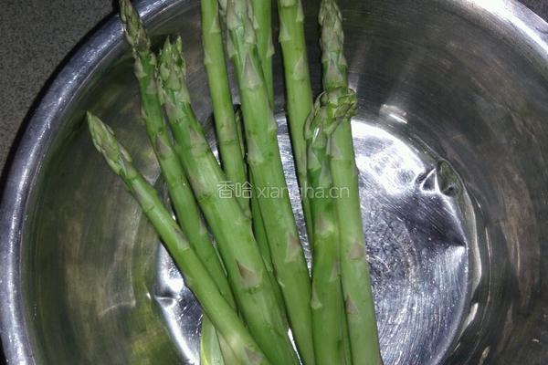 卢笋炒火腿丁的做法图解2